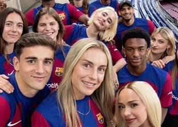 فيديو وصور برشلونة يكشف عن قميصه الأساسي في الموسم الجديد