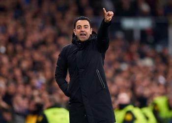 سكاي برشلونة مازال مهتم ا بقوة بضم مدافع مانشستر سيتي المنبوذ