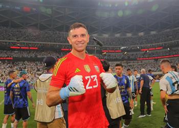 إيميليانو مارتينيز ميسي قد م لنا كل شيء