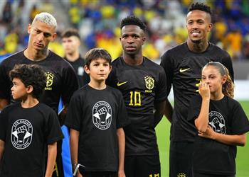 فيديو صديق فينيسيوس يتعرض للعنصرية قبل مباراة البرازيل وغينيا في برشلونة