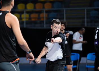 مدرب منتخب مصر لشباب السلة نواجه تحدي ا كبير ا في كأس العالم وروي رانا رفع مستوى طموحنا