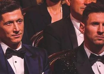 ليفاندوفسكي يوضح كيف تعامل مع أنباء عودة ميسي إلى برشلونة