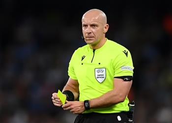 يويفا يتخذ قرار ا بشأن حكم نهائي دوري أبطال أوروبا بعد ظهوره في حدث ضد اليهود والمثليين