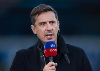 جاري نيفيل يطالب بفرض حظر على الانتقالات إلى الدوري السعودي