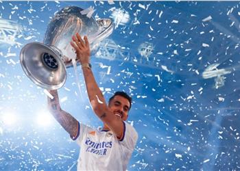 رسمي ا ريال مدريد يعلن تجديد عقد سيبايوس حتى 2027