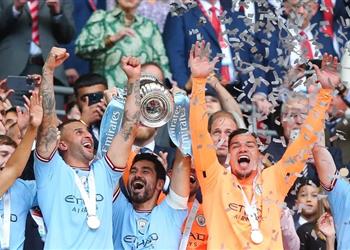 ذا صن تكشف سبب عدم ارتداء جوندوجان ميدالية أثناء التتويج بكأس الاتحاد الإنجليزي