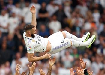 فيديو اجتماع بين بنزيما وإدارة اتحاد جدة في إسبانيا والإعلان الرسمي خلال ساعات