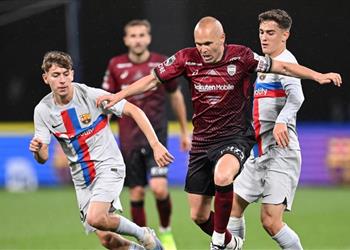 وديا برشلونة يفوز على فيسيل كوبي بمشاركة إنييستا