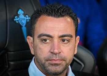 تشافي يعلن رد الليجا النهائي على خطة برشلونة وعودة ميسي