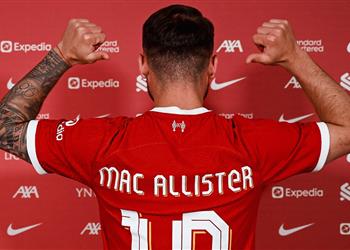 ماك أليستر يوجه رسالة إلى جماهير ليفربول ويوضح سبب تفضيله رقم 10 على 8