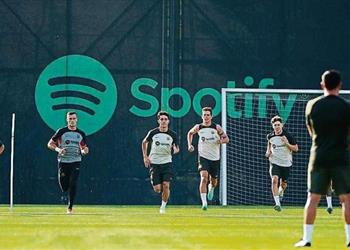 اجتماع بين ثنائي برشلونة وتشافي لحسم مصيرهما قبل الموسم الجديد