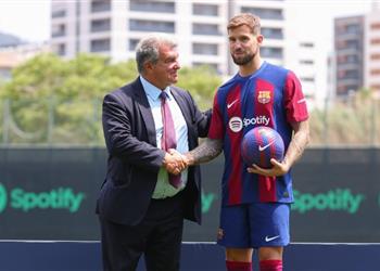 رسمي ا إينيجو مارتينيز يوقع عقود انضمامه إلى برشلونة