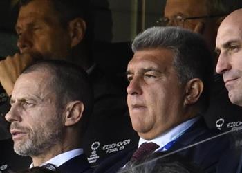 يويفا يفرض غرامة مالية على برشلونة