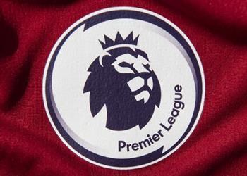 حكم شهير يغادر الدوري الإنجليزي قبل موسم 2023 24