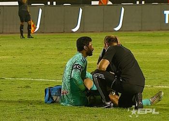 فيديو محمد الشناوي يغادر مباراة الأهلي والمقاولون العرب مصاب ا
