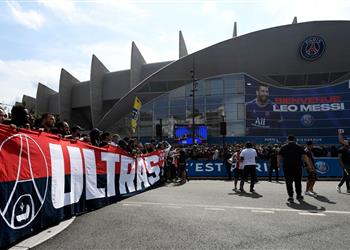 أولتراس باريس سان جيرمان يهدد صفقة النادي المحتملة إذا أتيت سنقطع أصابعك