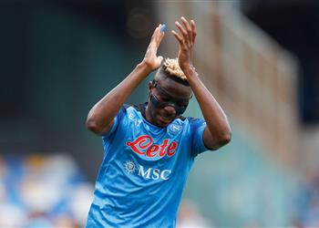 وكيل أوسيمين يوضح حقيقة رفض تجديد عقده مع نابولي