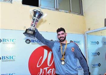 عبد الرحمن حميد ي علن تجديد عقده مع يد الأهلي لـ3 سنوات