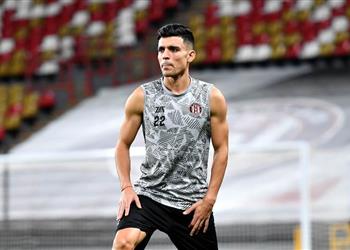 الأهلي يرد عبر بطولات على أنباء التفاوض مع أشرف بن شرقي