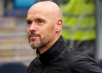 تين هاج يوضح موقف مانشستر يونايتد من ضم مهاجم ويعلق على صفقة هاري كين