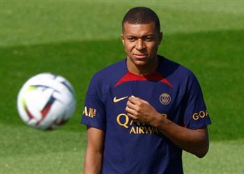 إشارة جديدة للخروج مبابي يتدرب مع المستبعدين من باريس سان جيرمان