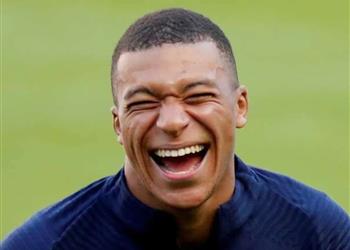 تعليق ساخر أول رد فعل من مبابي بعد عرض الهلال السعودي المثير