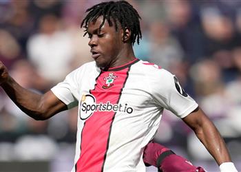 ليفربول يتخذ قرار ا بشأن صفقة لافيا بعد رفض عرضه الأول