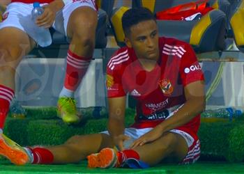 فيديو معتز محمد يغادر مباراة الأهلي والمصري مصاب ا