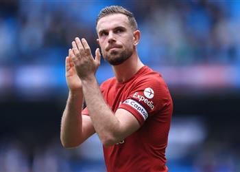 قائد وأسطورة لاعبو ليفربول يودعون هندرسون بعد إعلان رحيله