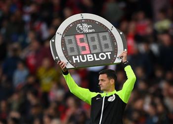 الدوري الإنجليزي يتخذ قرار ا جديد ا بشأن إضاعة الوقت في المباريات