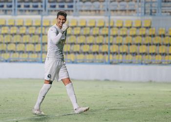 بيراميدز يحسم مستقبل شريف إكرامي مع الفريق