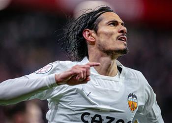 رسمي ا بعد موسم واحد فالنسيا يعلن فسخ عقد كافاني