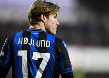 ذا أثلتيك مانشستر يونايتد يحسم صفقة هويلوند