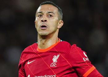 تصرف تياجو ألكانتارا يثير الغموض حول مستقبله مع ليفربول