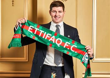 رسمي ا الاتفاق السعودي ي علن التعاقد مع ستيفن جيرارد