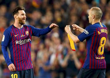 إنييستا يعلق على فشل عودة ميسي إلى برشلونة
