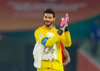 بعد ارتباطه بـ محمد الشناوي النصر يقدم عرض ا مثير ا لحارس إفريقي آخر