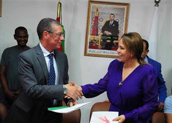 رئيس الاتحاد المصري للكرة الطائرة يوقع عقود استضافة مصر لبطولة الأمم الإفريقية