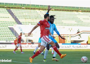 فيديو لمسة سحرية بيرسي تاو يسجل هدف الأهلي الأول أمام الداخلية