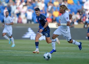 فيديو الشباب يهزم الزمالك ويتصدر المجموعة الثالثة في البطولة العربية