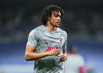 ترينت أرنولد يقطع عطلته بسبب ليفربول