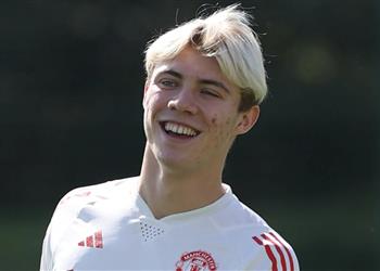 هويلوند يحصل على رقم قميص لاعب يستعد للرحيل عن مانشستر يونايتد