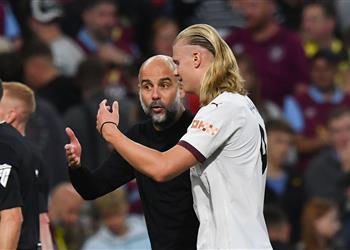 فيديو جوارديولا وهالاند في نقاش حاد بين شوطي مباراة مانشستر سيتي وبيرنلي