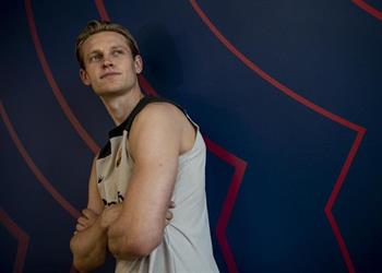 دي يونج يوضح موقفه من الرحيل عن برشلونة ويعترف خسارة 8 2 وضعتنا في موقف حرج