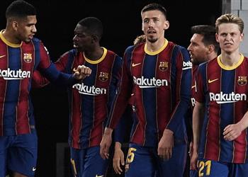 ذا أثليتك مدافع برشلونة يقترب من الانتقال إلى النصر السعودي