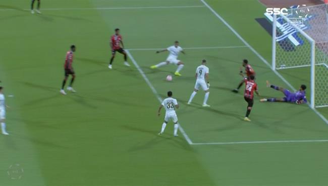 عبد الرزاق حمد الله يهدر فرصة لا تصدق امام الرائد في الدوري السعودي