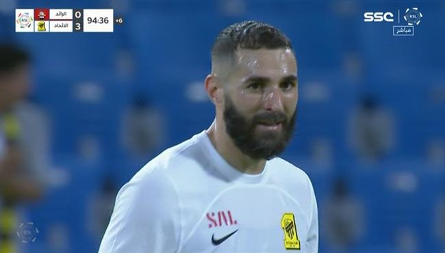 كريم بنزيما كاد ان يسجل هدف للاتحاد وحارس الرائد يتصدي