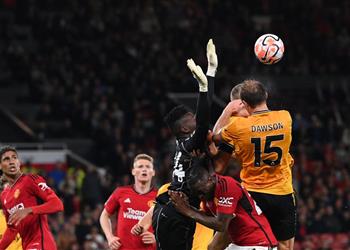 الدوري الإنجليزي يصدر قرار ا واعتذار ا بعد واقعة مباراة مانشستر يونايتد وولفرهامبتون