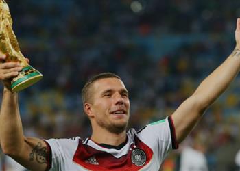 لوكاس بودولسكي كولر من اكتشفني ويوجه سؤالا لـ الأهلي