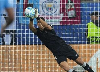 رئيس إشبيلية عن مستقبل بونو بعد خسارة السوبر الأوروبي كان يفكر في شيء واحد فقط